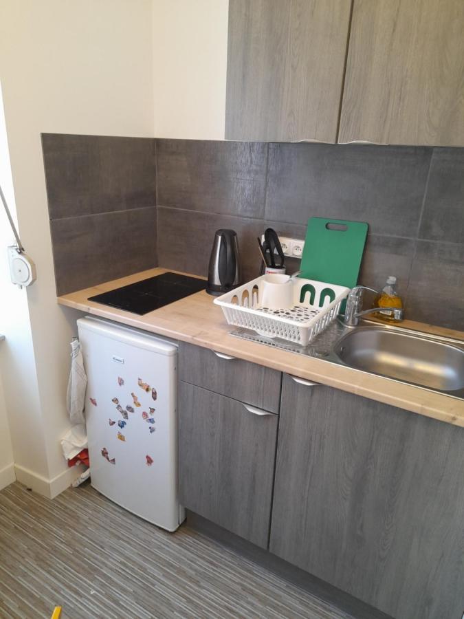Apartment 17, Face A La Gare *