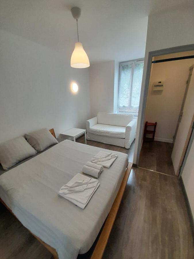 17, Face A La Gare Apartment *