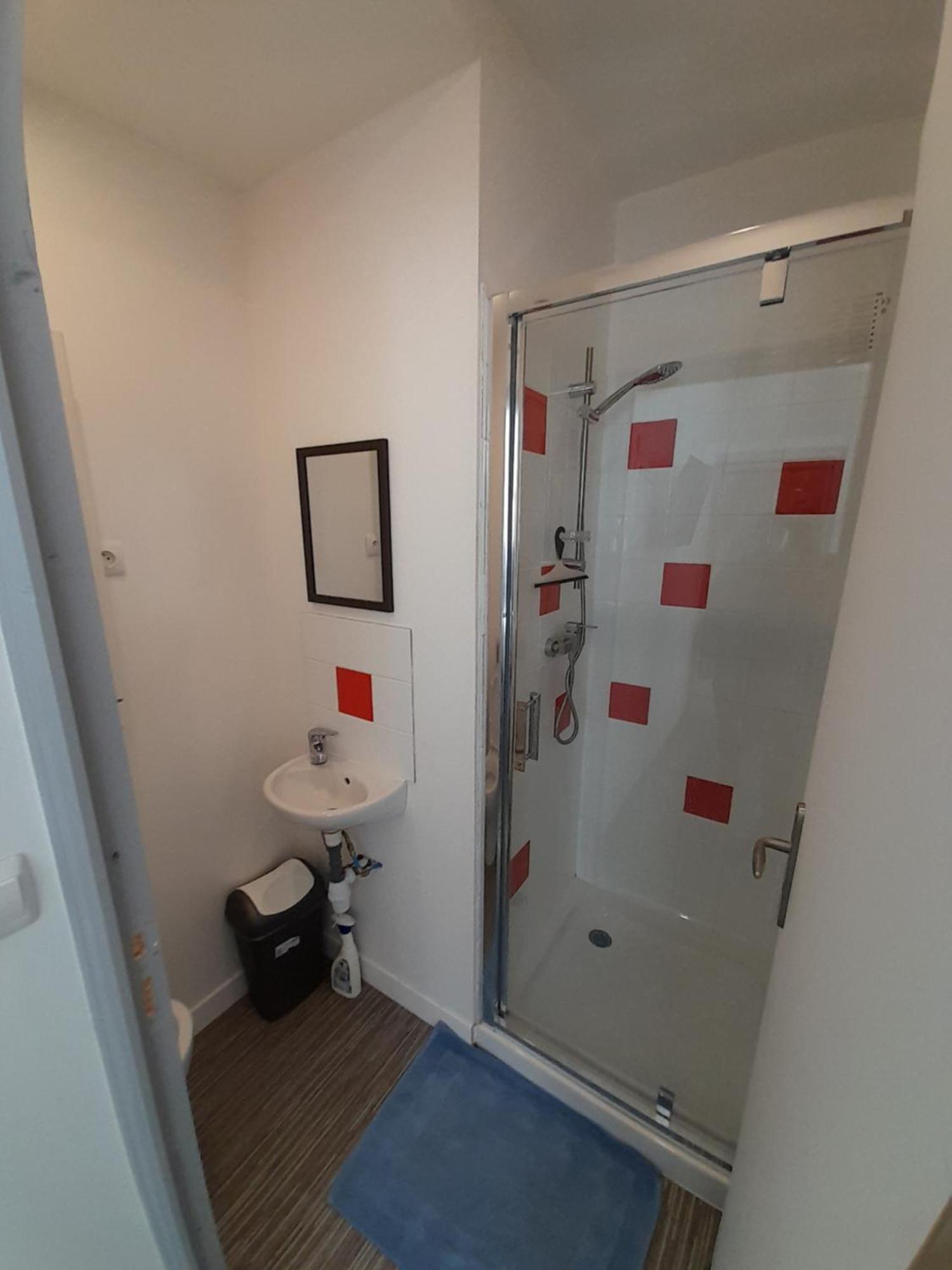 17, Face A La Gare Apartment *